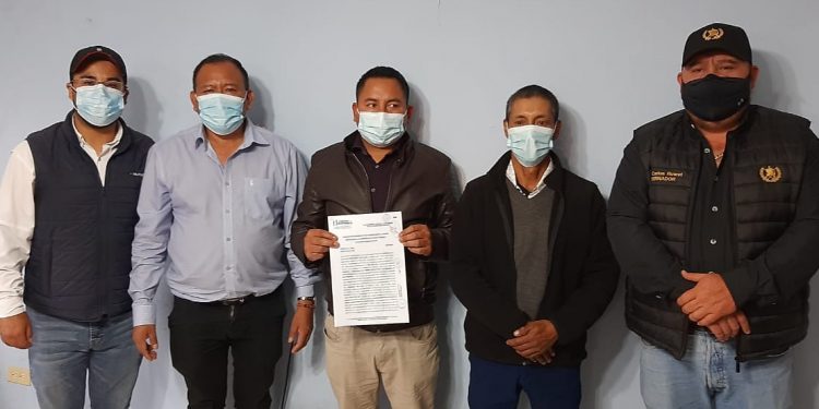 Cinco comunidades de Chimaltenango tendrán mejores vías de acceso