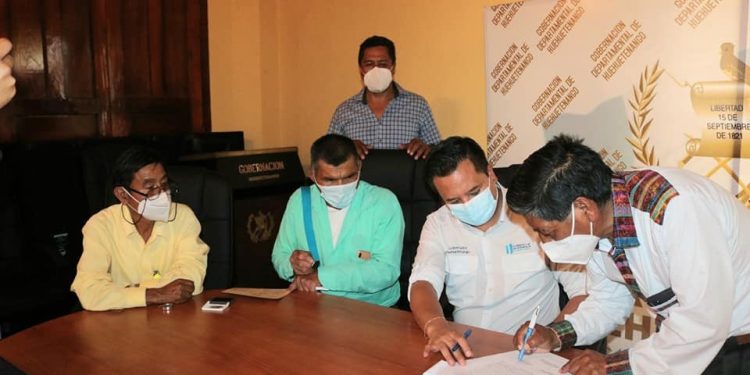 Vecinos de San Gaspar Ixchil se beneficiarán con tres proyectos de desarrollo