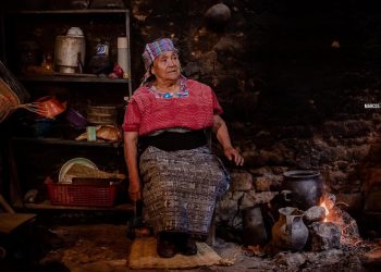 “Si tu madrecita está viva, siéntate con ella, escúchala y no te avergüences…”, un escrito que nace del corazón de un momosteco