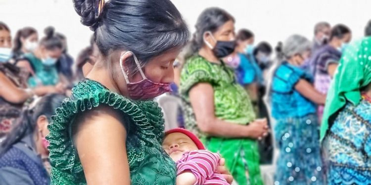 Familias de San Andrés Sajcabajá reciben asistencia alimentaria