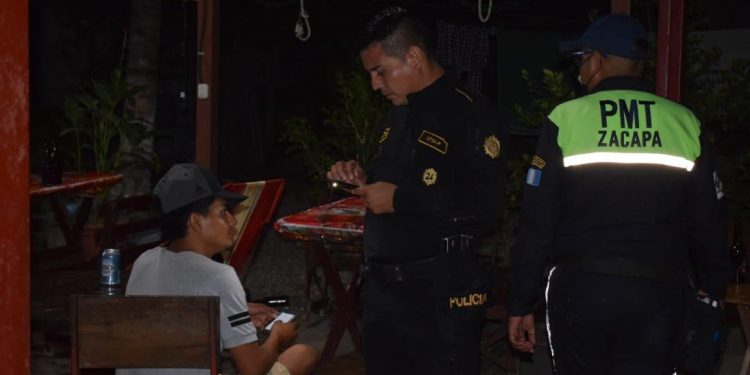 Capturan a 17 personas durante operativos en Zacapa