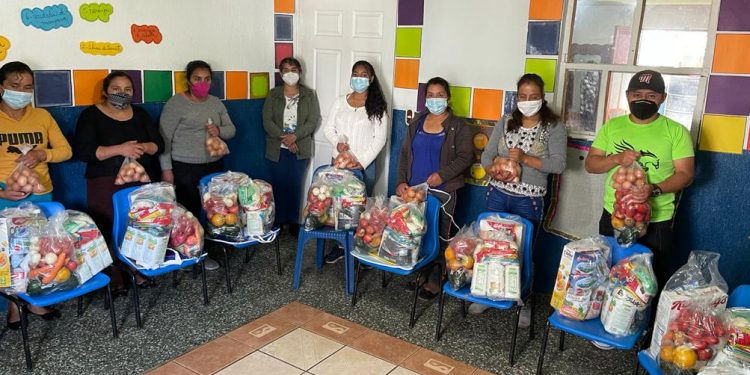 Niños de hogares comunitarios de San Marcos reciben alimentos