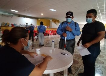 Familias de Suchitepéquez afectadas por el COVID-19 reciben alimentos
