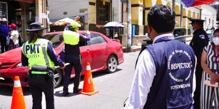 Verifican cumplimiento de normas sanitarias para prevenir el COVID-19 en Totonicapán