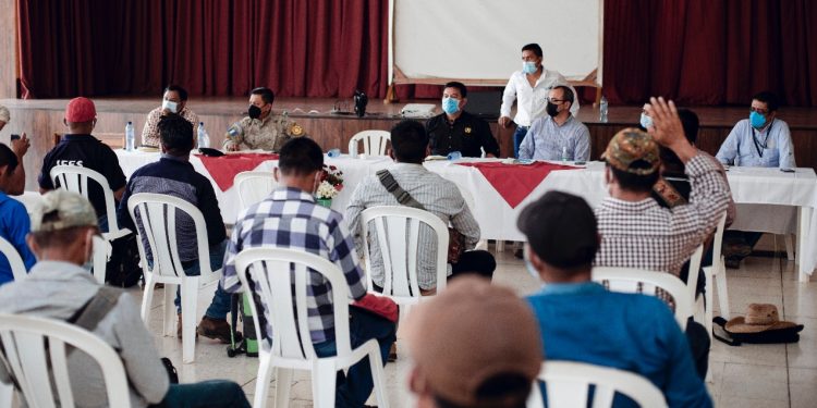 Instalan mesa de diálogo con comunitarios de San Miguel Tucurú