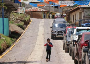 Codede invierte en mejoramiento de camino rural en comunidad de Comitancillo
