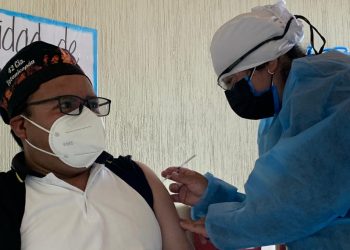 Bomberos voluntarios de Totonicapán reciben primera dosis de vacuna contra el COVID-19