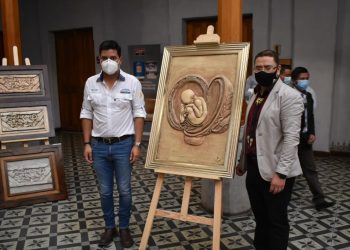 Exponen obras de artistas quetzaltecos