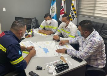 Coordinan acciones para reconstruir rutas afectadas por Eta y Iota en Izabal
