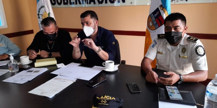 Clausuran negocios en Chiquimula por no contar con autorización