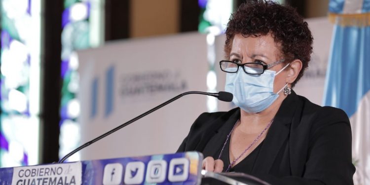 Salud anuncia habilitación de camas por aumento de casos de COVID-19