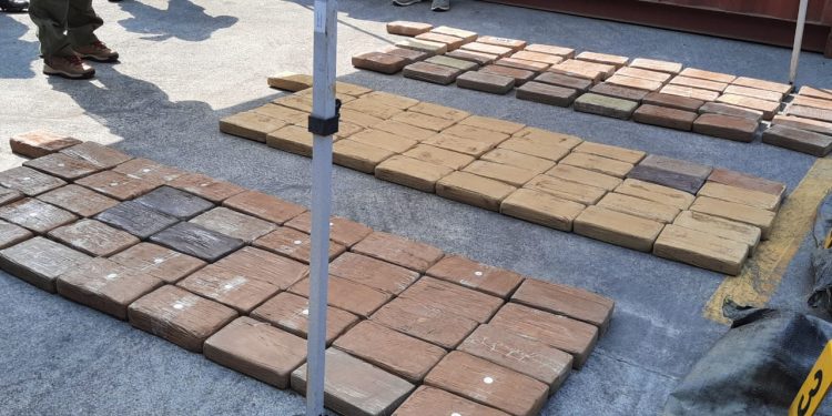 Incautan 123 paquetes de cocaína ocultos en contenedor en Puerto Quetzal