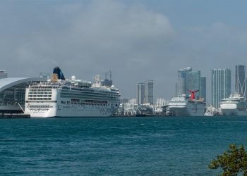 Autoridades sanitarias de EE. UU. mantienen recomendación de no viajar en cruceros