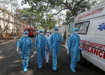 La OMS envió a 2 mil 600 miembros de su personal en el país para apoyar la respuesta de las autoridades sanitarias indias en el terreno.