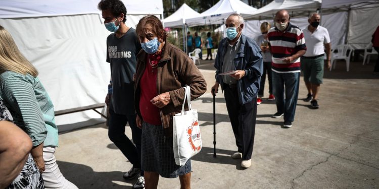 Cierre de escuelas y confinamiento nocturno para frenar el coronavirus en Argentina