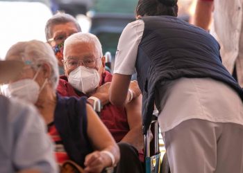 Casos de COVID-19 superan los 134,7 millones en el mundo