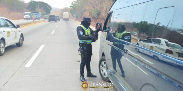 Tránsito de la PNC impone 505 remisiones y consigna 18 licencias en operativos
