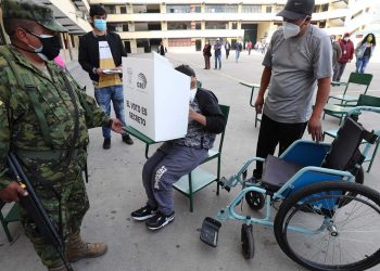 Ecuatorianos votan hoy para elegir presidente y vicepresidente