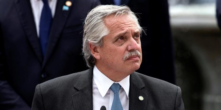 Presidente argentino retomará el jueves su actividad tras sufrir coronavirus