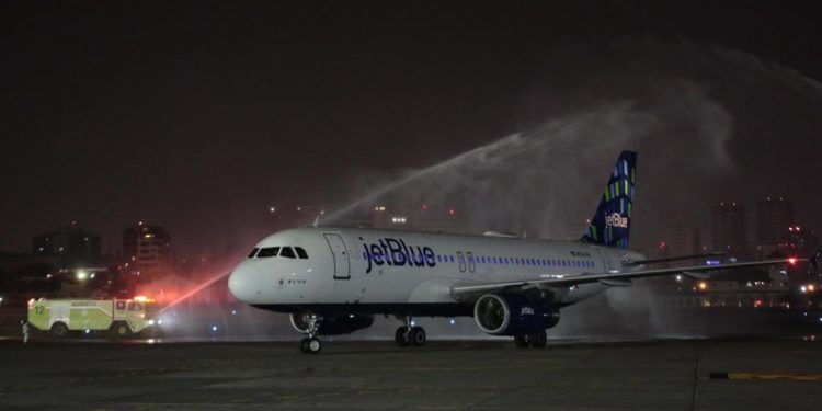 Aerolínea estadounidense jetBlue inicia conexión con Guatemala