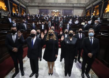 Juramentan a nuevos magistrados de la Corte de Constitucionalidad en el Congreso