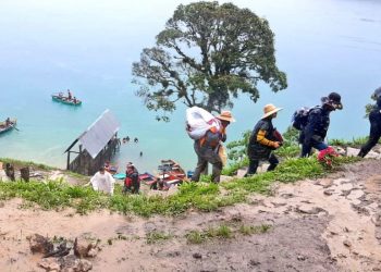 Evacuan a turistas de la laguna Brava debido a la lluvia