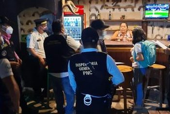 Operativos multisectoriales en Panajachel dejan cuatro negocios clausurados