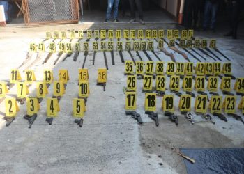 Localizan 49 armas sin registro en taller de armería de Zacapa