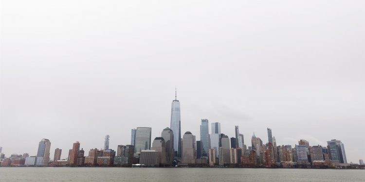 Nueva York “reabrirá por completo” el 1 de julio, o antes