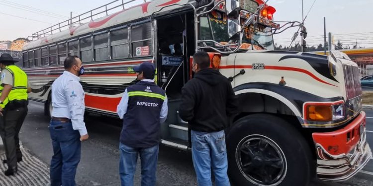 Multan por incumplimiento de protocolos de bioseguridad en buses