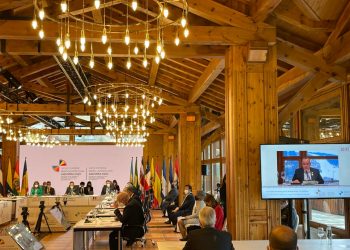 Momento de la participación del presidente Giammattei