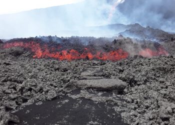 Alertan ante nuevo flujo de lava del volcán de Pacaya