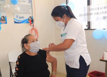 Izabal comienza a vacunar a adultos mayores contra el COVID-19