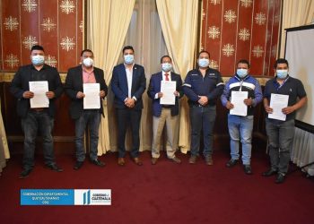 Convenios viabilizan 23 obras en beneficio de la población quetzalteca