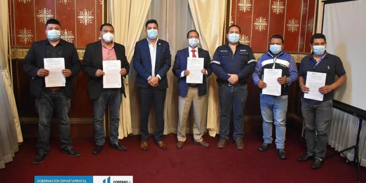 Convenios viabilizan 23 obras en beneficio de la población quetzalteca