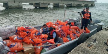 Llevan ayuda humanitaria a vecinos afectados por lluvias en Izabal