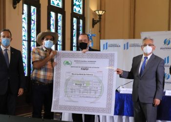 El presidente Giammattei participó en la actividad en el Palacio Nacional de la Cultura