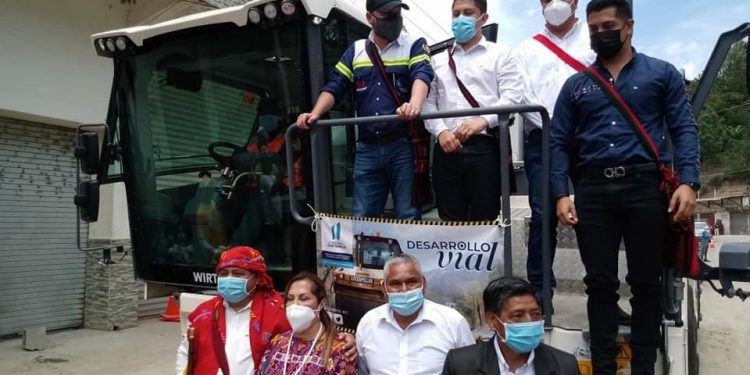 Inauguran trabajos en tramo carretero