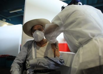 Adultos mayores registrados en fase 2 de vacunación