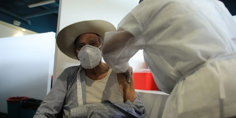 Adultos mayores registrados en fase 2 de vacunación