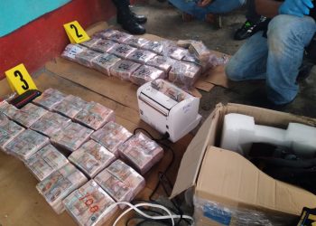 Agentes de la PNC y fiscales del Ministerio Público realizaron el conteo del dinero