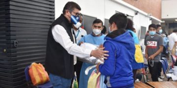 Autoridades verifican la atención a los connacionales retornados de Estados Unidos.