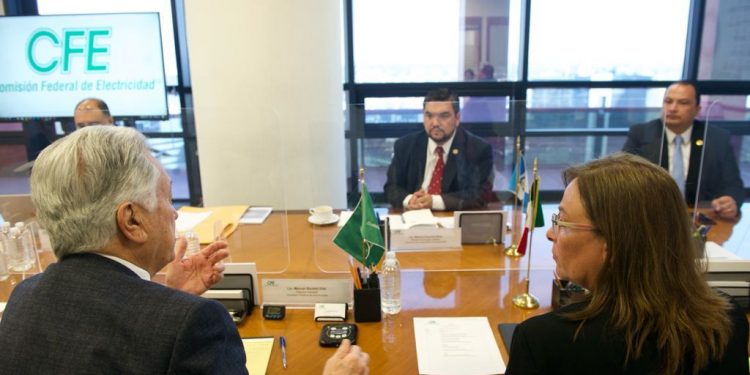 Guatemala y México aumentarán intercambio de energía eléctrica