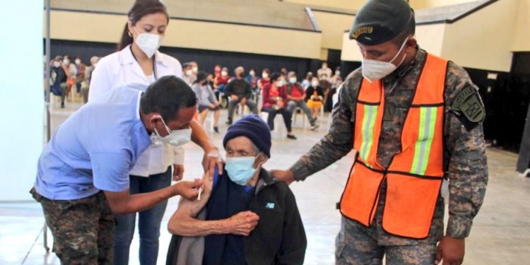 Ejército de Guatemala activa dos brigadas de vacunación