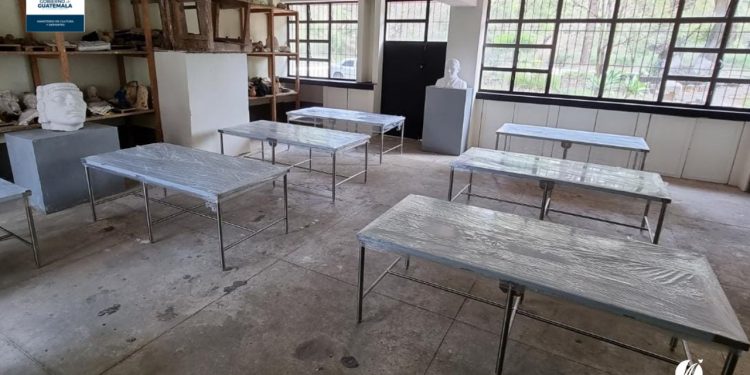 Brindan mobiliario a Escuela Nacional de Artes Plásticas como parte del plan de rescate