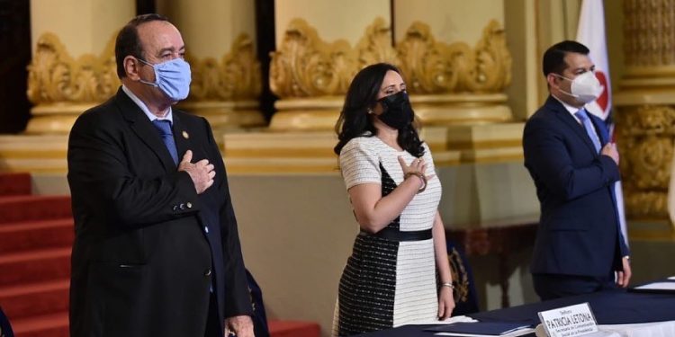 El presidente Alejandro Giammattei participó en la celebración del Día Mundial de las Telecomunicaciones en Palacio Nacional de la Cultura