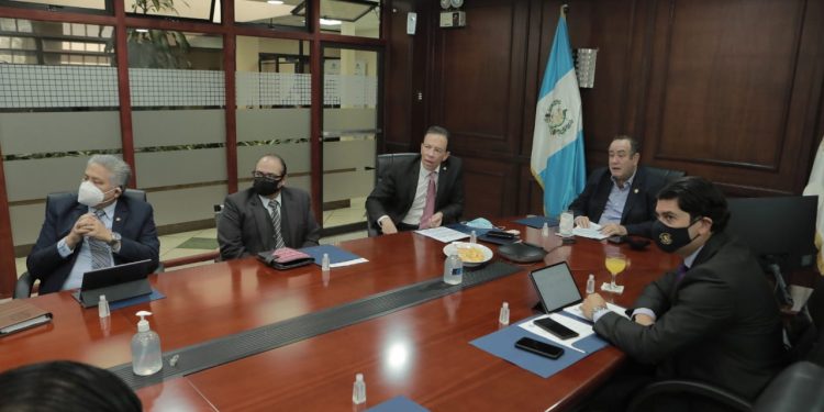El presidente conoció los proyectos del Ministerio de Finanzas Públicas