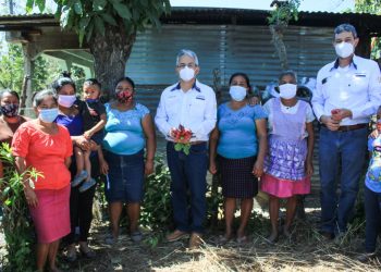Entrega de alimentos y huertos familiares en Jalapa durante 2021.