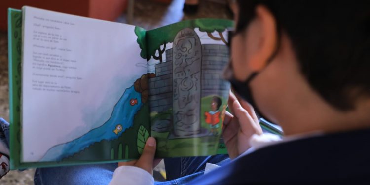 Presentan libro infantil sobre sitios arqueológicos de Guatemala