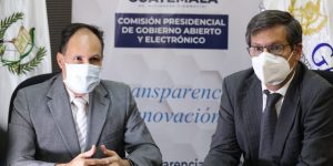 Representantes de la Comisión presidencial de gobierno abierto y electrónico.